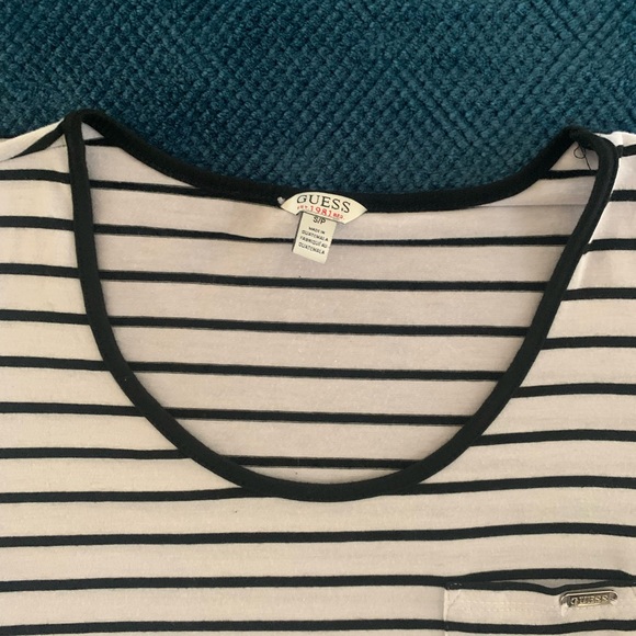 Guess Black and White Striped Cap Sleeve Fitted T-shirt Cold Shoulder Small Y2K - Picture 2 of 6